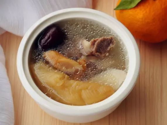 花胶炖排骨 